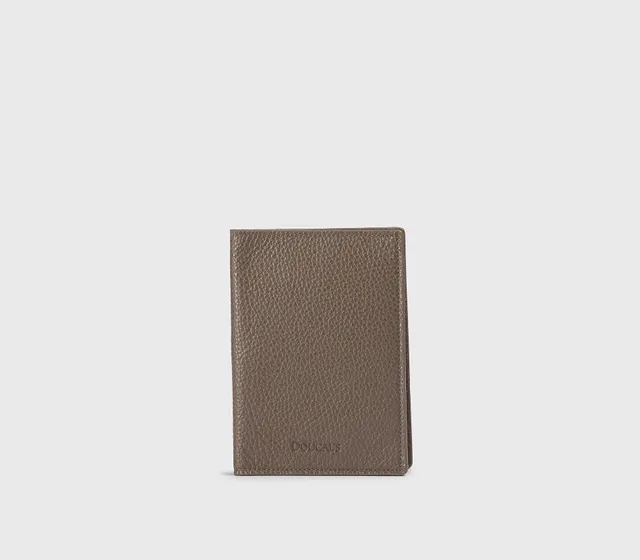 doucal-s-wallets-da0014tu0m20-reisepassetui-fango-walkleder image 1