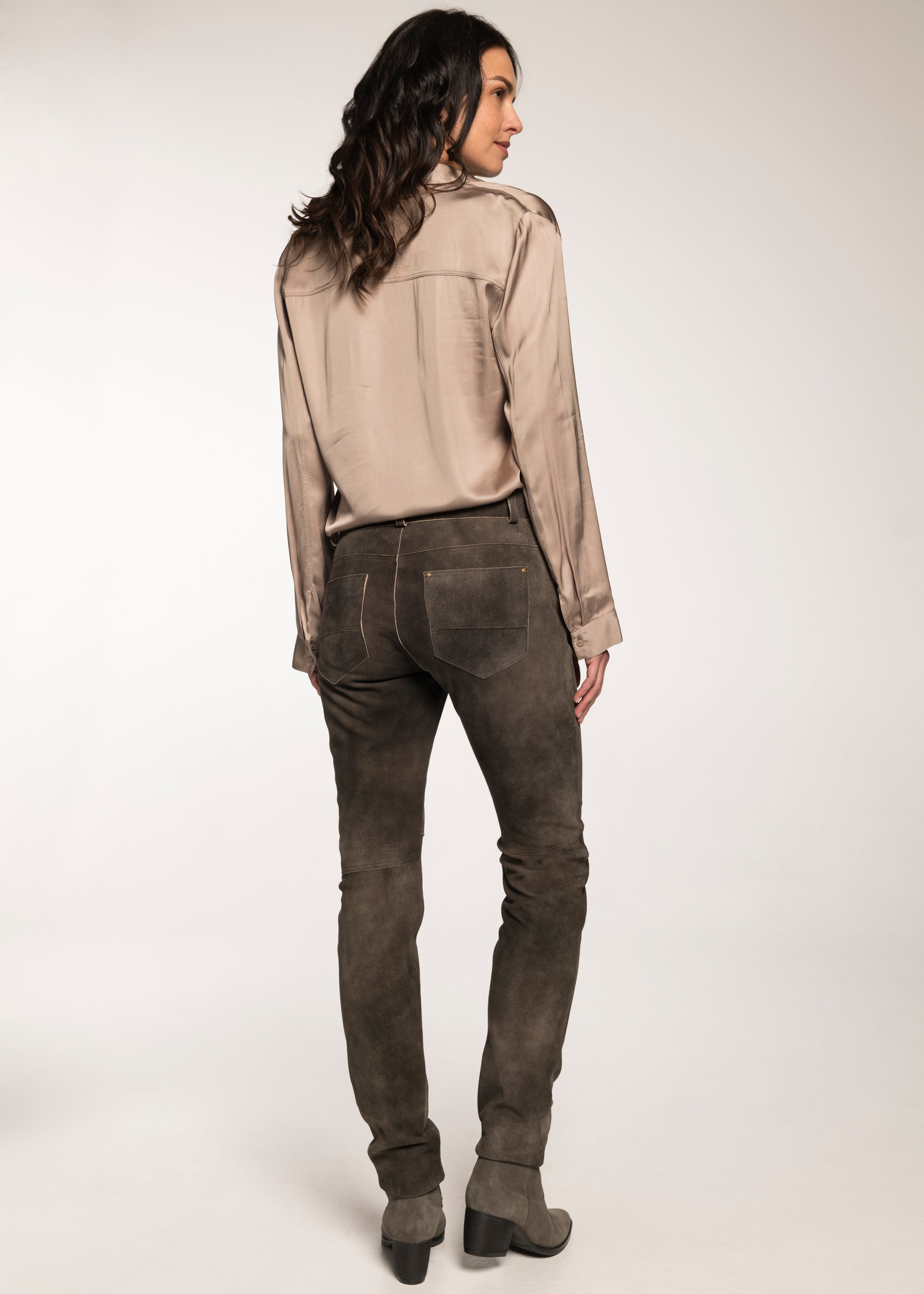 beckert-cortney-damen-lederhose-kurz-roggen-wildbock image 2