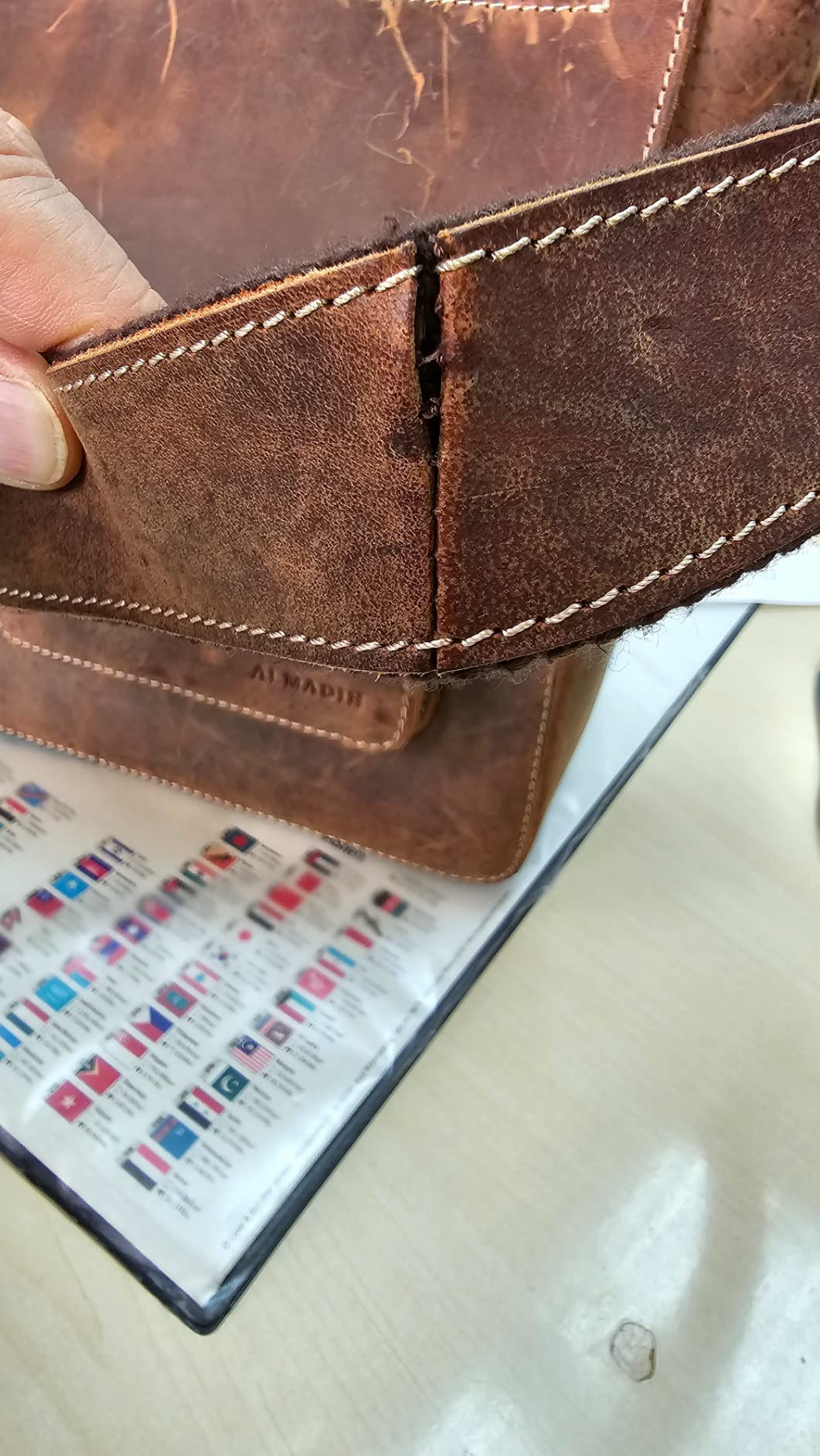 Leder dunkelt nach