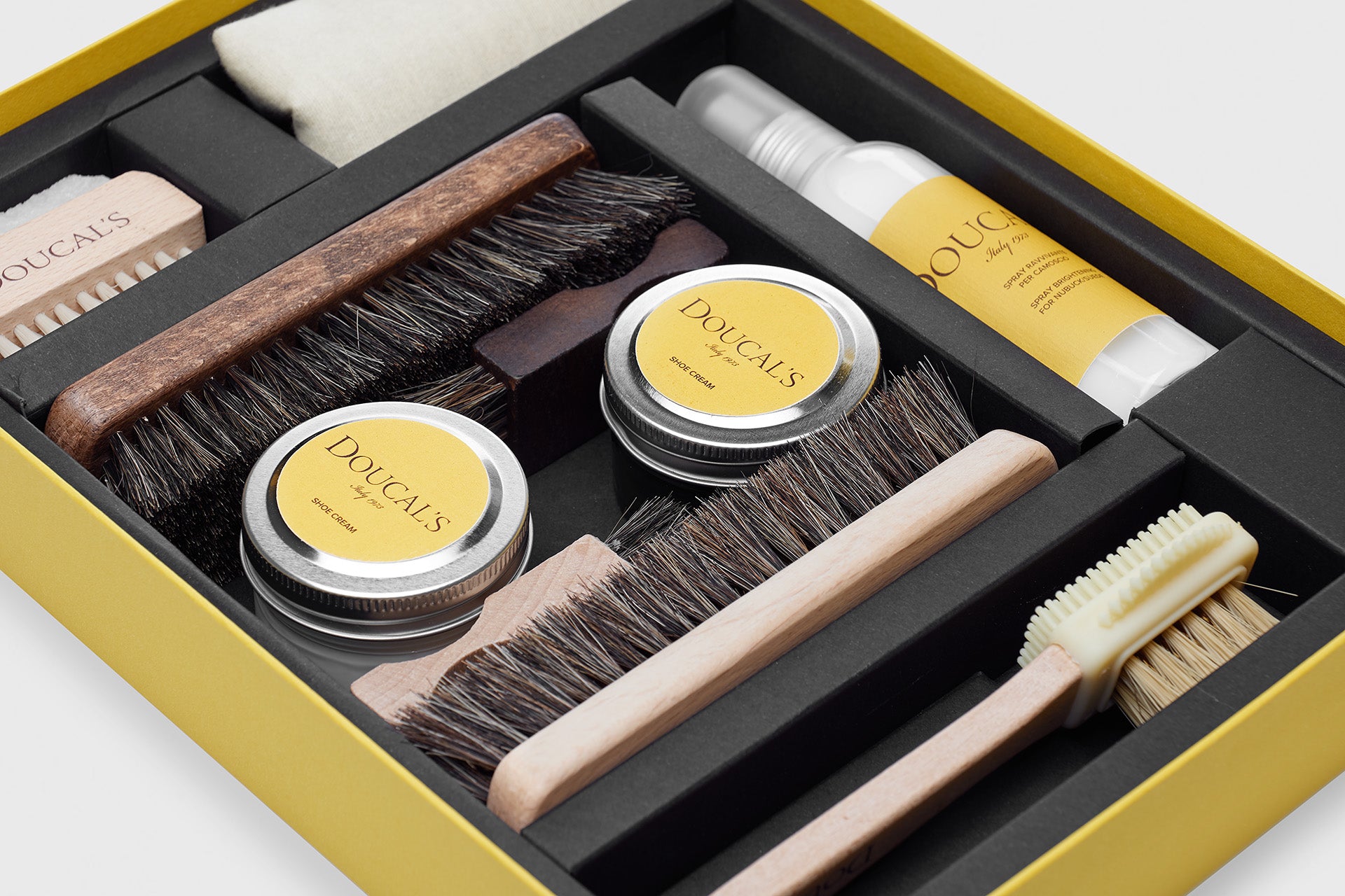 doucal-s-shoe-care-spezialboxset-schuhpflege-gelb-tu image 2
