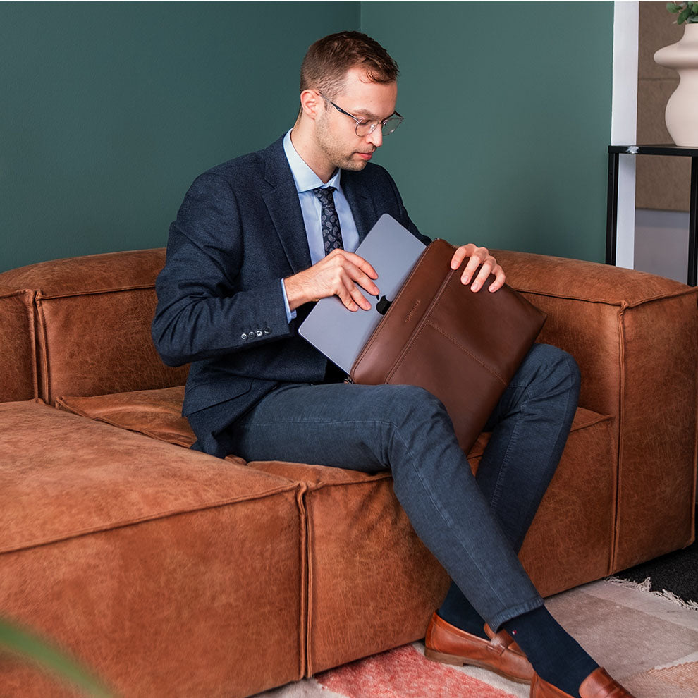 gentlemen-s-laptoptaschen-sleeve-14-cognac-leder-mit-f-chern image 8
