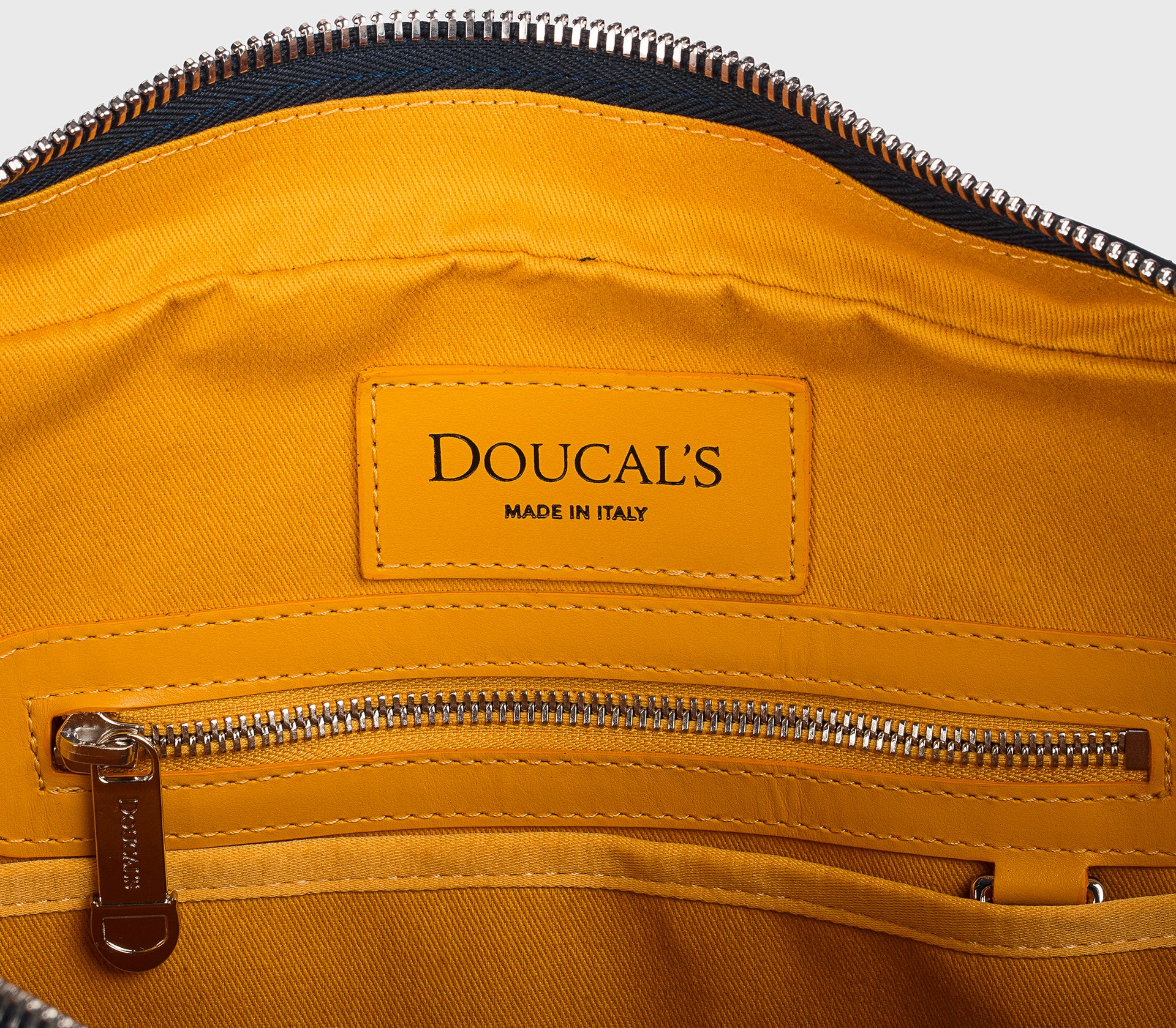 doucal-s-db0020-weekender-blu-leder-24h-tasche image 3