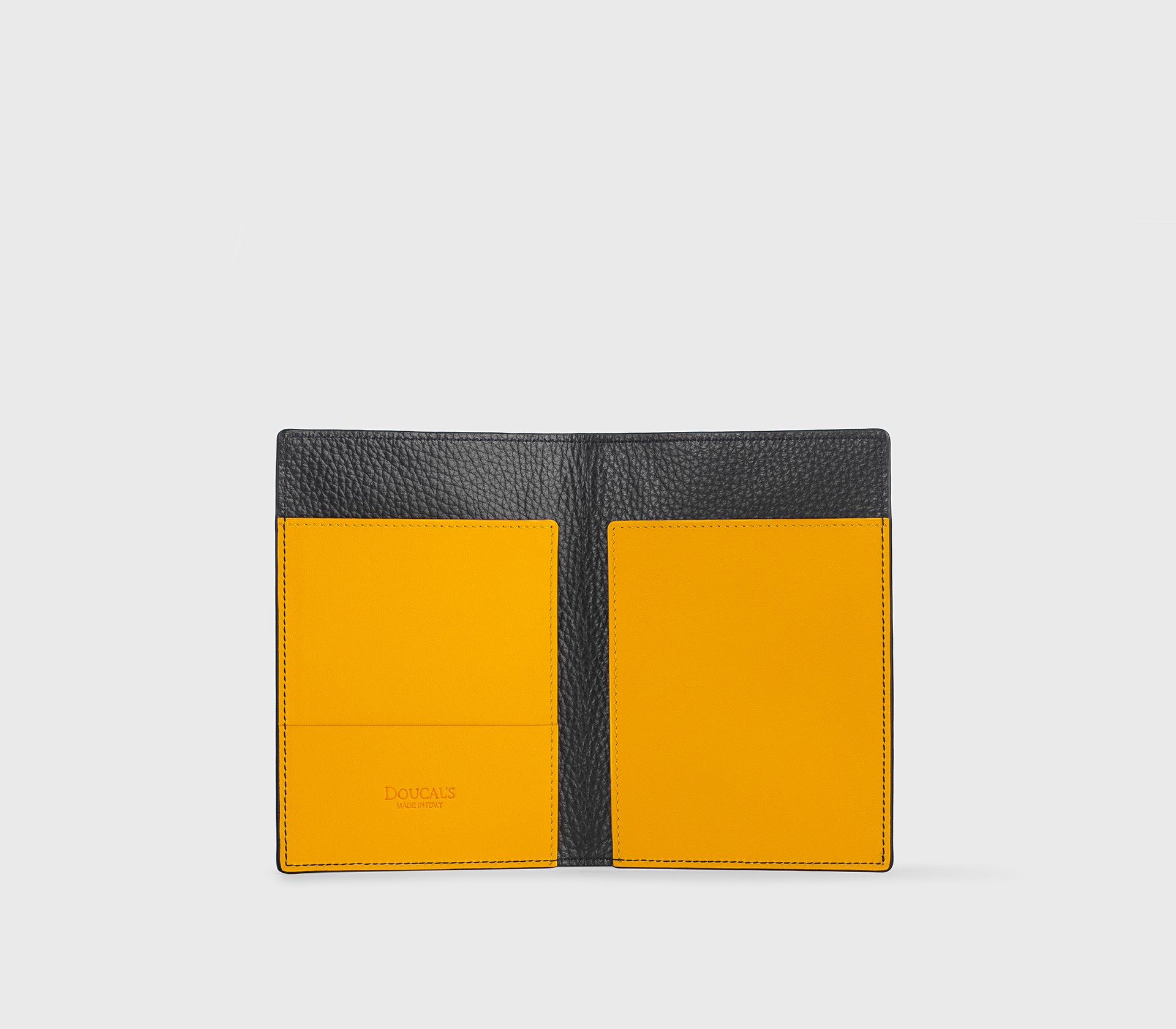 doucal-s-reisepassetui-leder-herren-blau-walkleder image 2